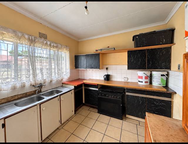 5 BEDROOM HOUSE FOR SALE IN VANDERBIJLPARK CW 3